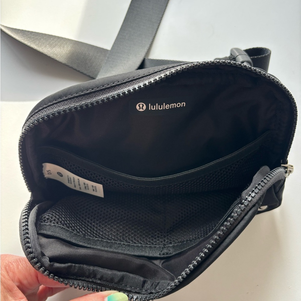 lululemon athletica Black Belt Bag - Picture 4 of 4